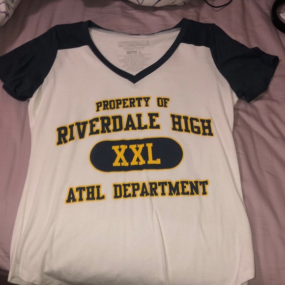 Tops - Riverdale tee shirt size large